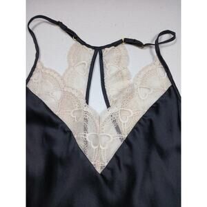 Flora camisole with heart lace. Size S *has discoloration